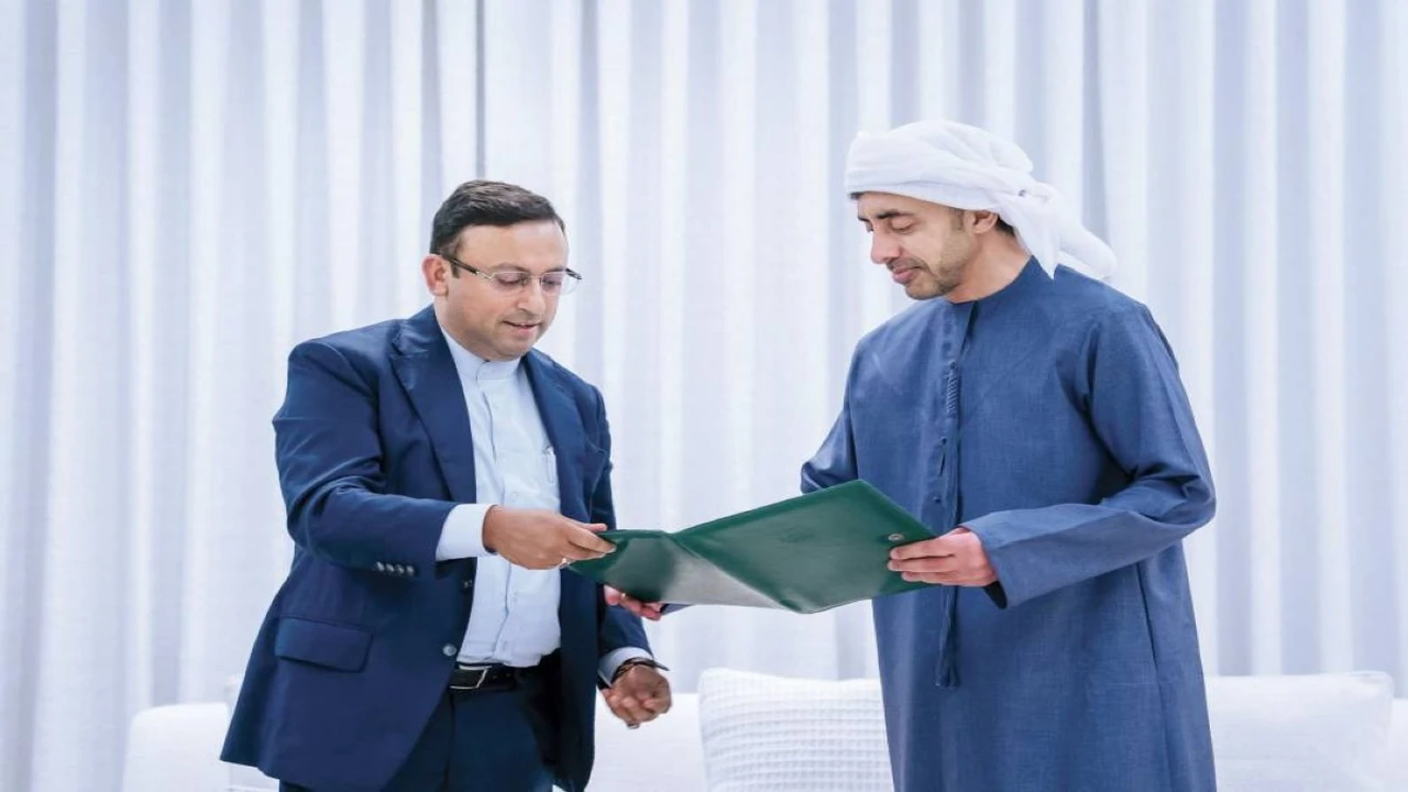 محمد بن زايد وترامب يبحثان مستجدات الأوضاع الراهنة في منطقة الشرق الأوسط